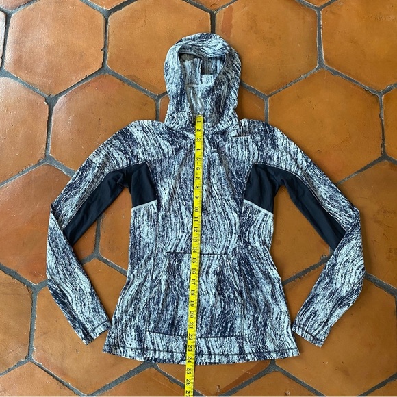 Lululemon Runbeam Hoodie black white long sleeve top Running Texture Twist 4/6 - Picture 10 of 11